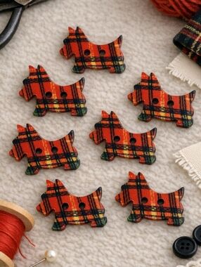 Vintage Scottie Dog Plaid Buttons Lot of 7 Red Black 25mm Sewing Craft